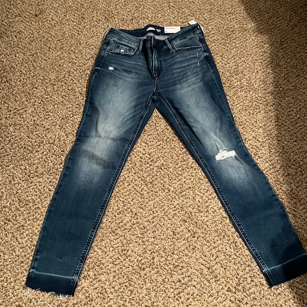Womens old navy blue jeans. Size 6 with rips
